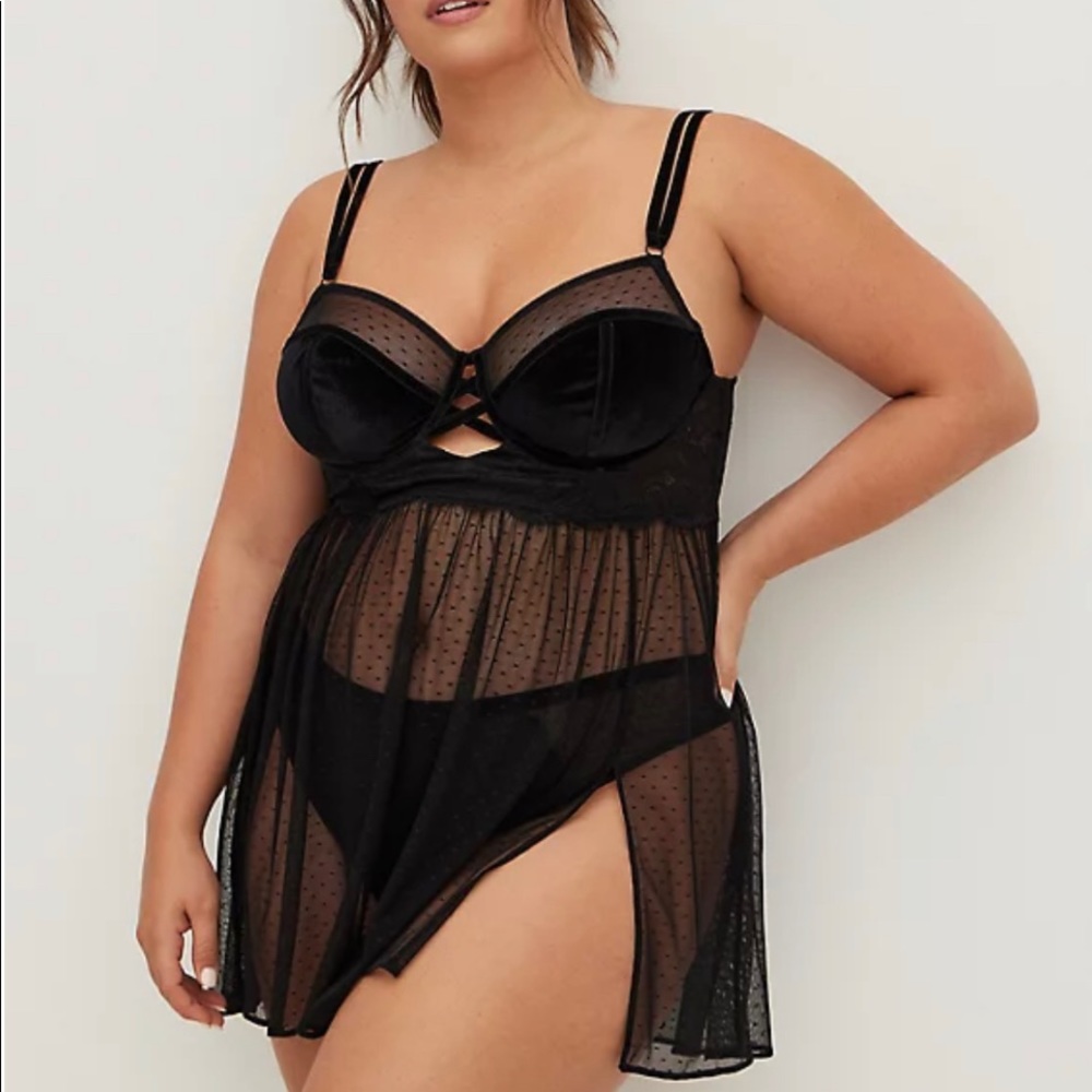 Torrid  Velour & Lace underwire babydoll
